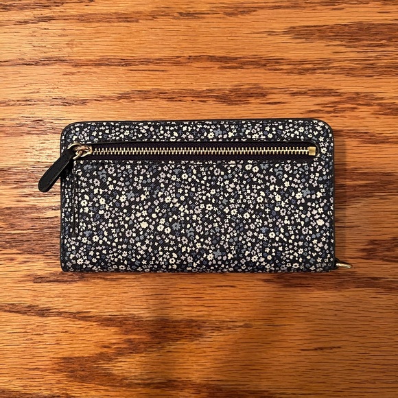 Navy blue flower print Michael Kors wallet 🩶 - Picture 2 of 5